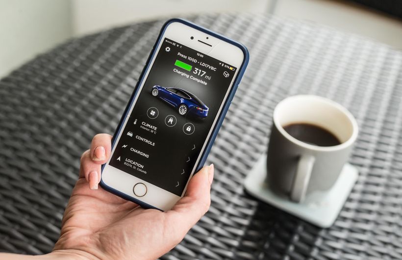 Tesla Model S app iPhone